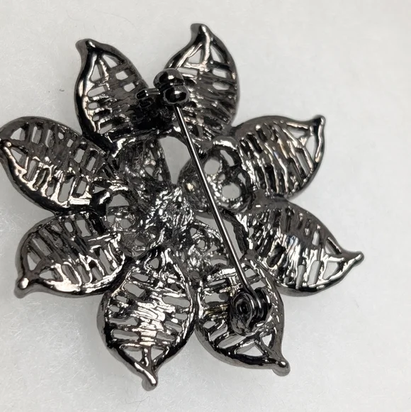 Vintage Gunmetal Floral Brooch Green Crystal Flower Statement Pin Whimsigoth - Picture 4 of 6